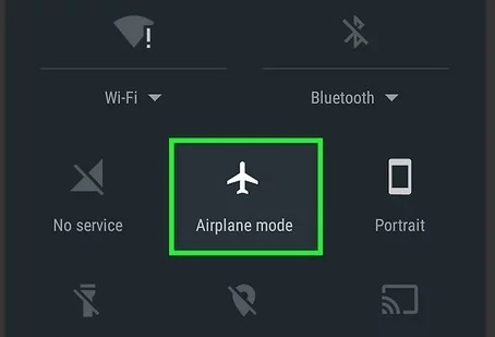 reach whatsapp messages without sender knowing airplane mode